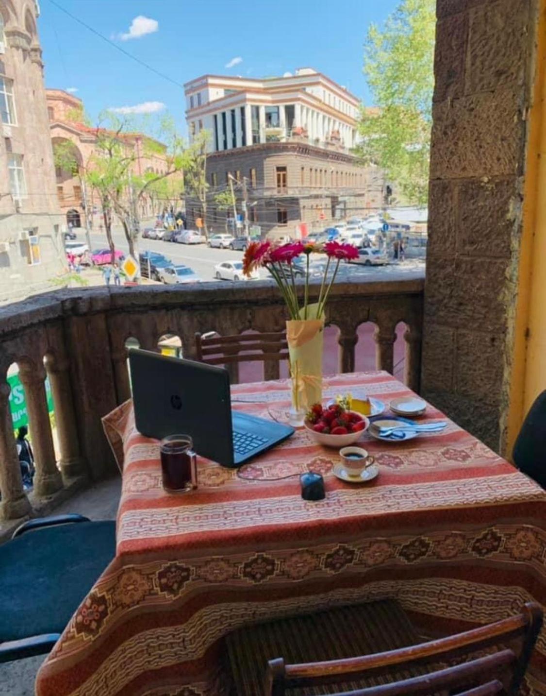 Infinity Hostel & Tour Yerevan Exterior foto
